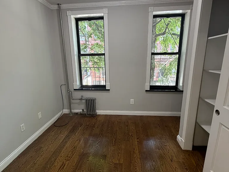 325 E 5th St #B1 — Photo 2
