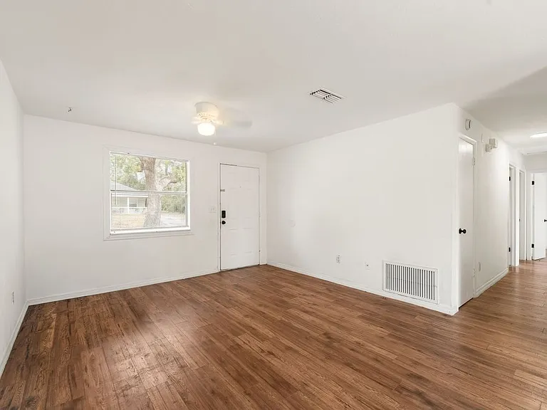 1911 SE 14th Ave — Photo 3
