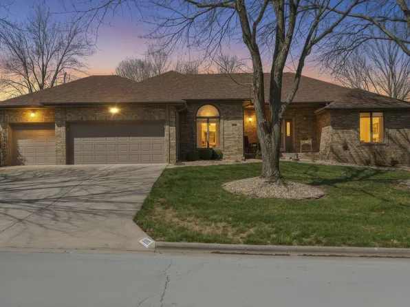 1933 S Oakmont Avenue, Springfield, MO 65809