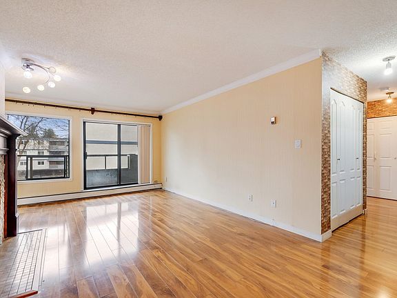 3rd image of 8600 Ackroyd Rd #210