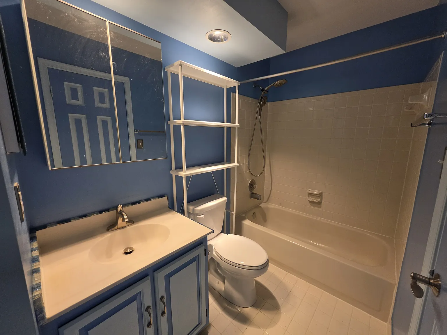 4 bed, 2.5 bath, 1140 sqft, $3,000 — Photo 2