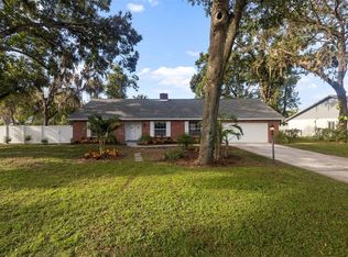 1802 Parkwood Dr, Valrico, FL 33594