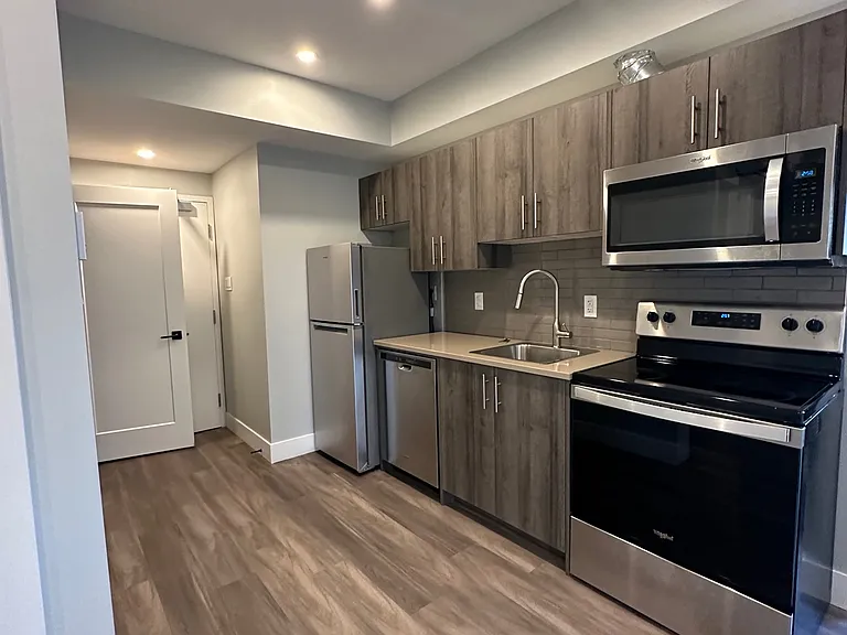 144 Renfrew Ave — Photo 10