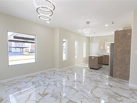 4th image of 404 N Emerald Ave #2