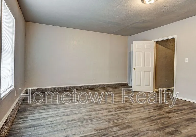 310 NW 118th St — Photo 24