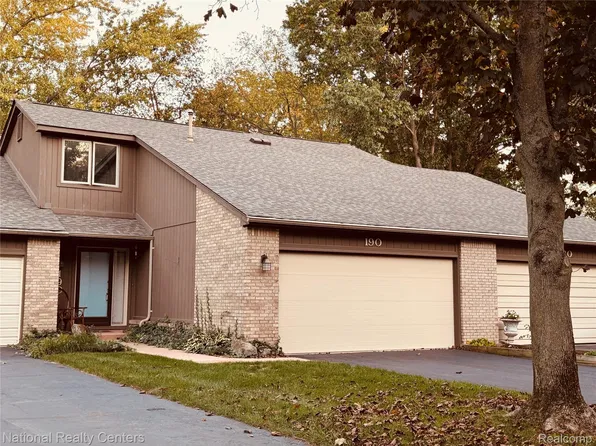 190 Woodstone Rd, Waterford, MI 48327