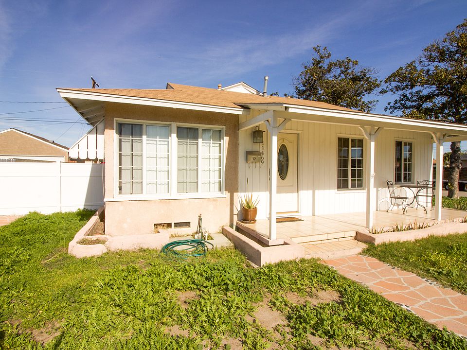 1st image of 11469 McLaren St