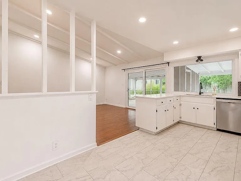 5202 Greenheart Dr — Photo 4