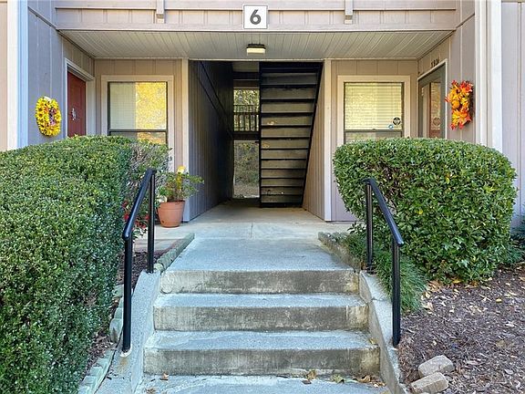 3rd image of 3934 Woodridge Way