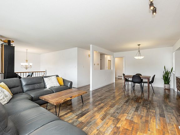 4th image of 3843 Toronto St