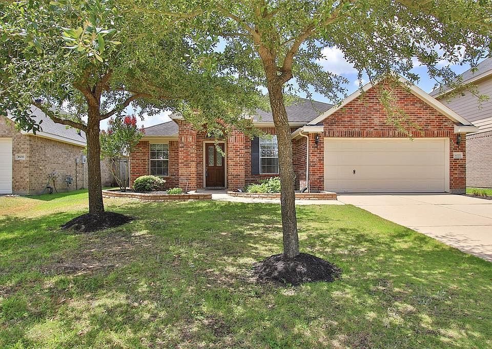 Charming all brick, three bedroom David Weekly home in the popular Berkshire subdivision. The attached two car garage adds safety and convenience. NEVER FLOODED.