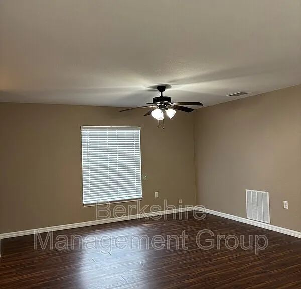 2405 Avenue C SW #A — Photo 18