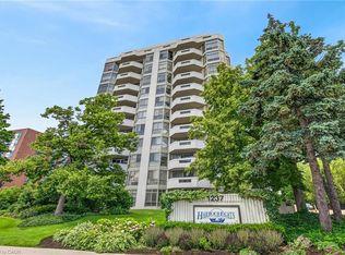 1237 N Shore Blvd E, Burlington, ON L7S 2H8