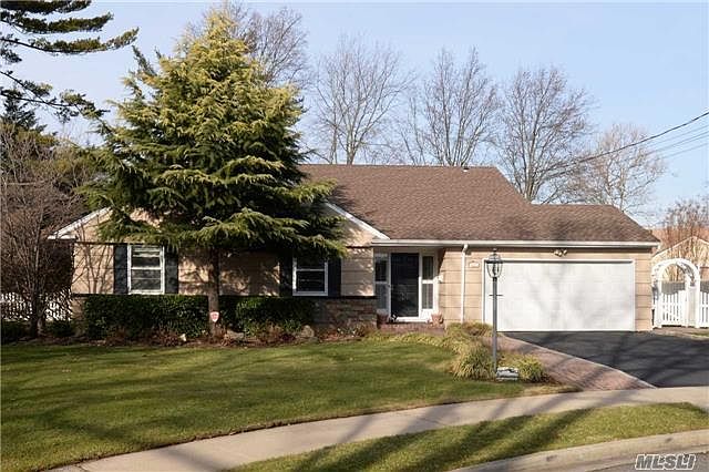 1st image of 1720 Huntley Pl