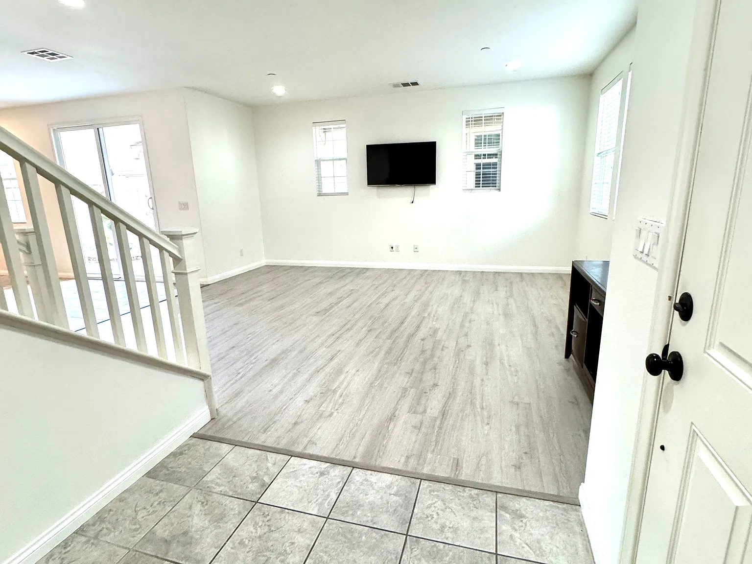3 bed, 2.5 bath, 2197 sqft, $3,500 — Photo 2