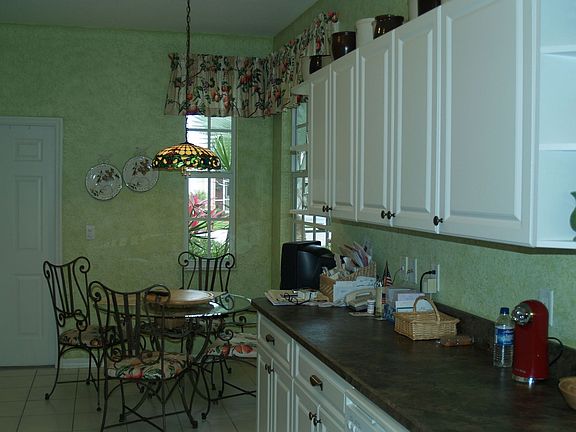 Eat-in Kitchen