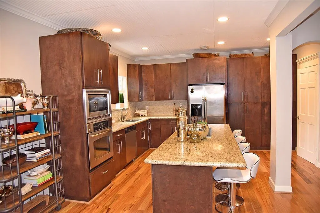 3 bed, 3.0 bath, 3157 sqft, $3,750 — Photo 2