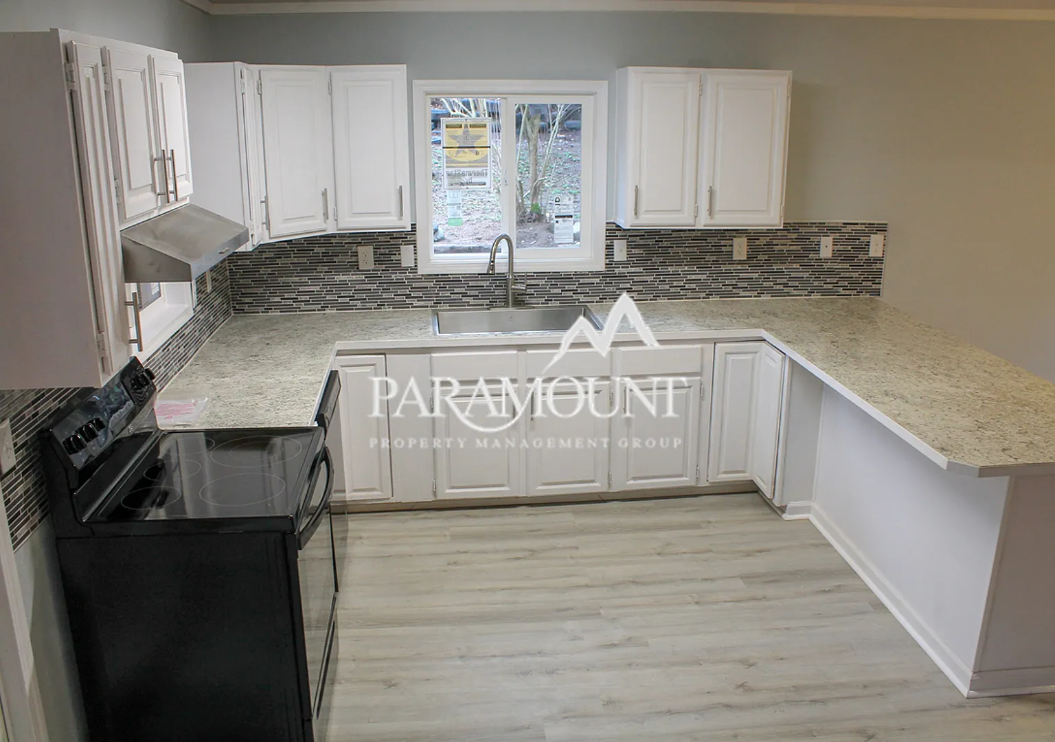 Stunning & Spacious 3 Bedroom! Available 12/24/2026! — Photo 3