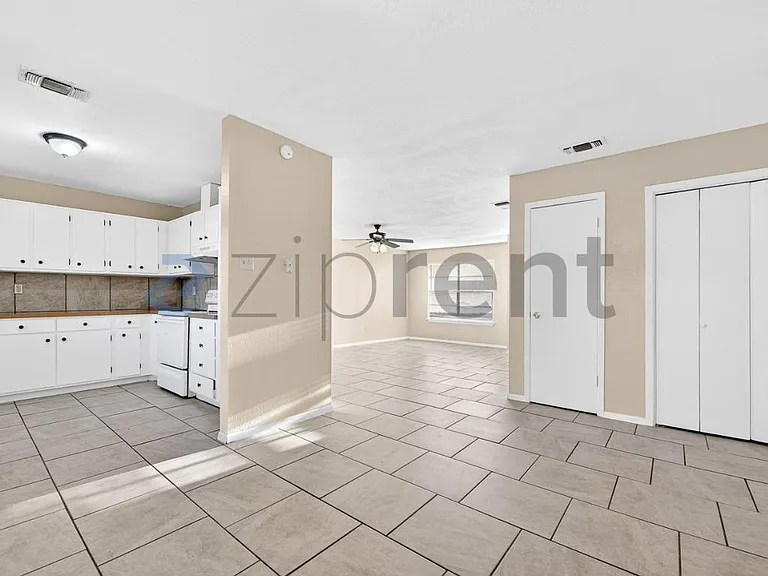 3225 Crites St #102 — Photo 13