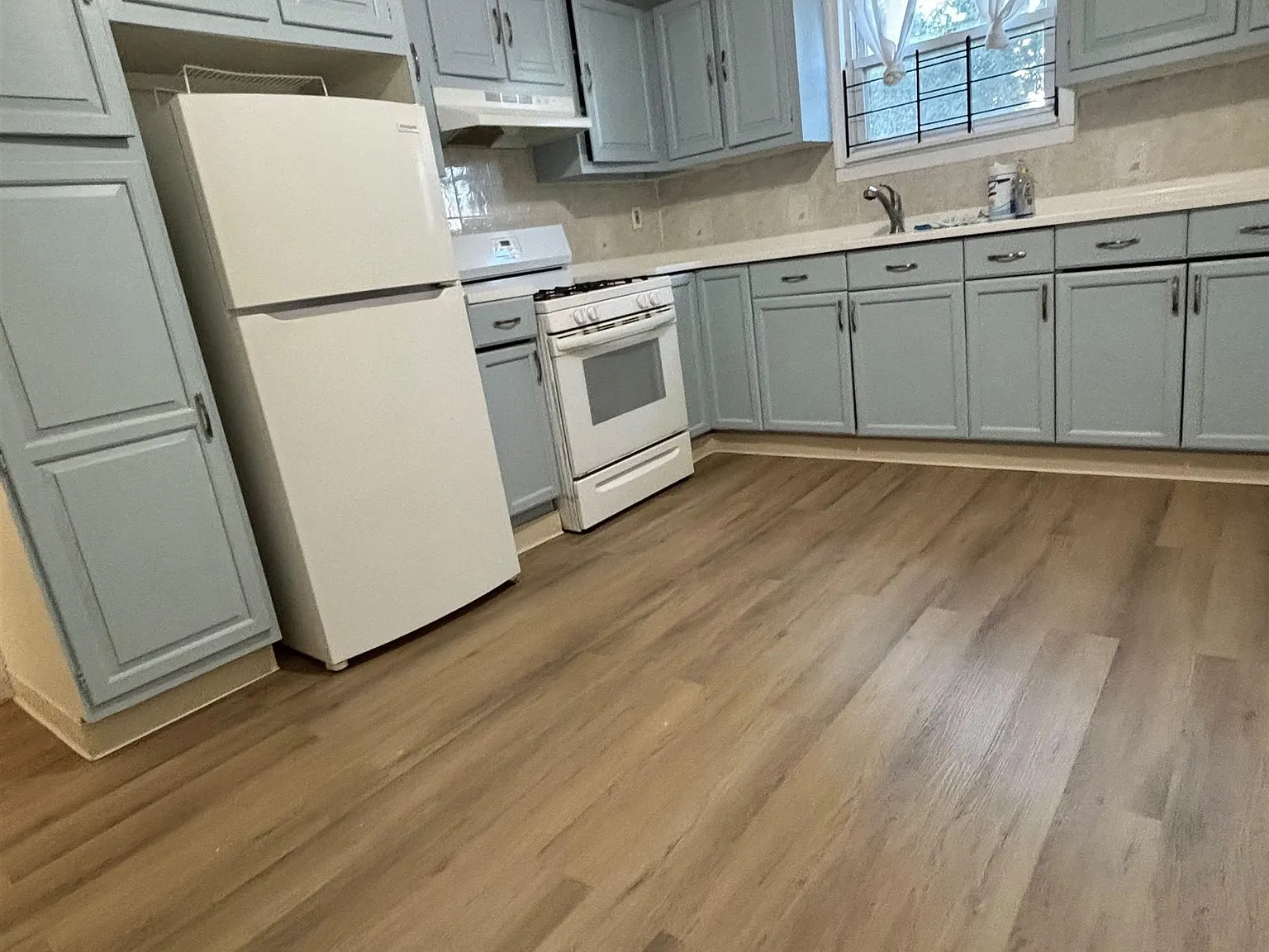 2 bed, 1.0 bath, $2,100 — Photo 1