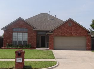 3701 Notting Hill Dr, Moore, OK 73160