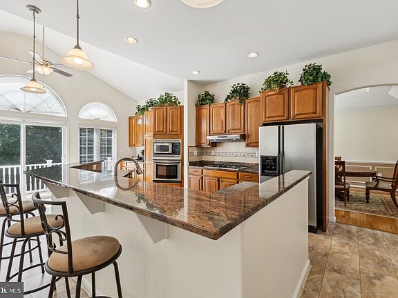 4th image of 1419 Leicester Dr