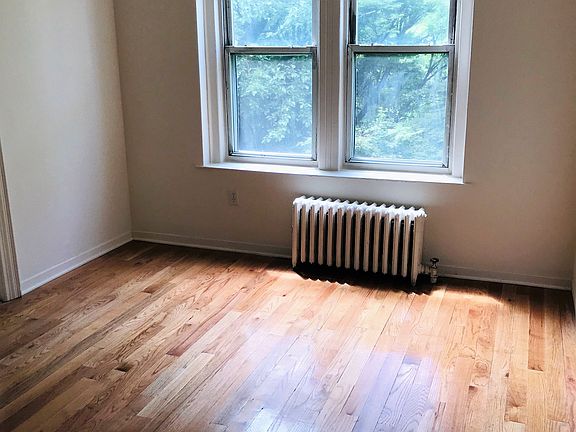 3rd image of 3620 Parsons Blvd APT 6C