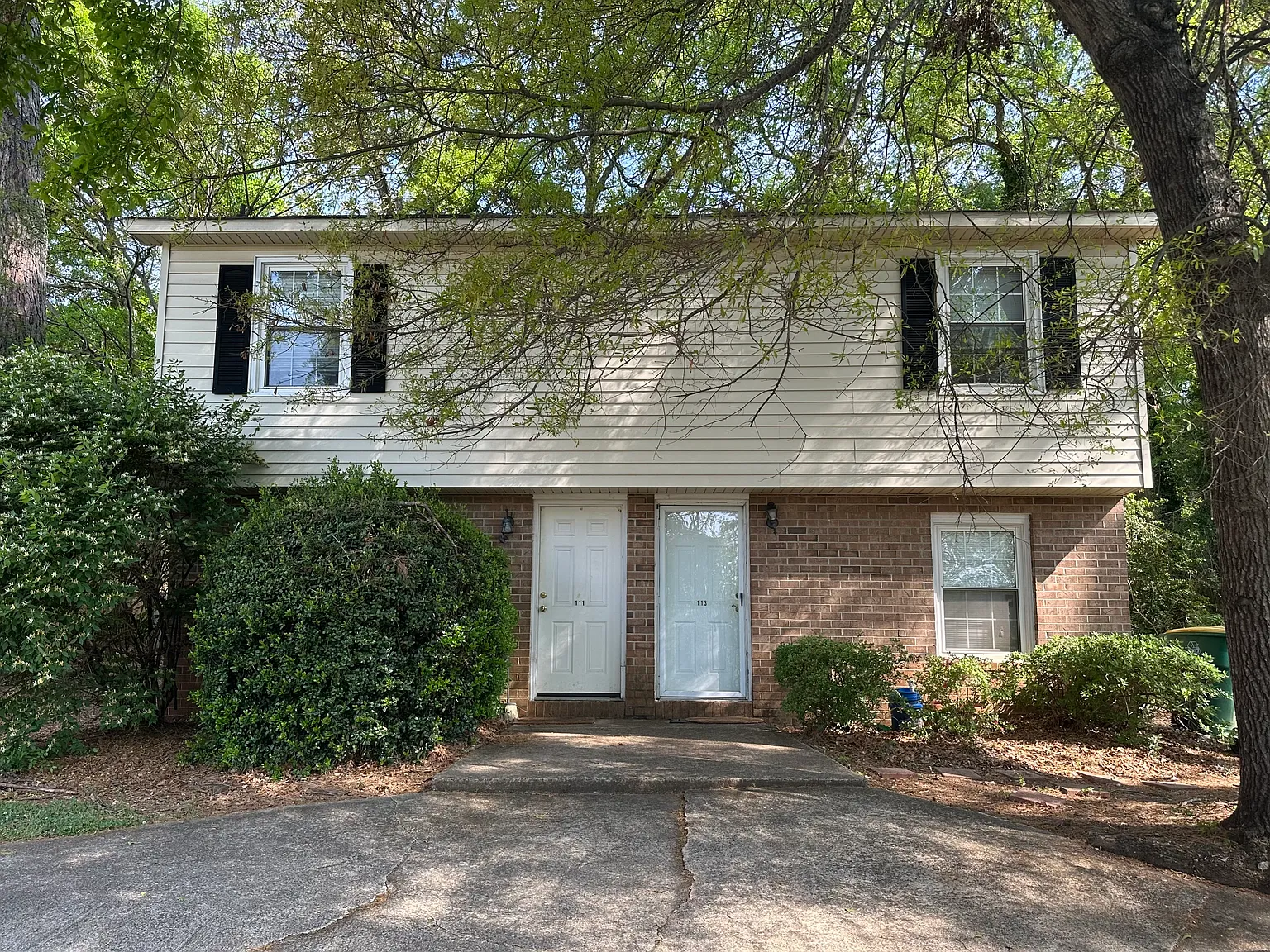 2 bed, 1.5 bath, 2376 sqft, $1,300 — Photo 1