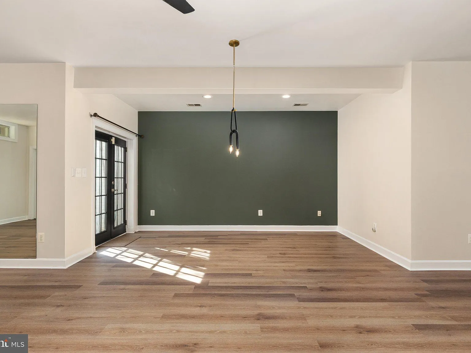 1 bed, 1.0 bath, 4744 sqft, $2,200 — Photo 3