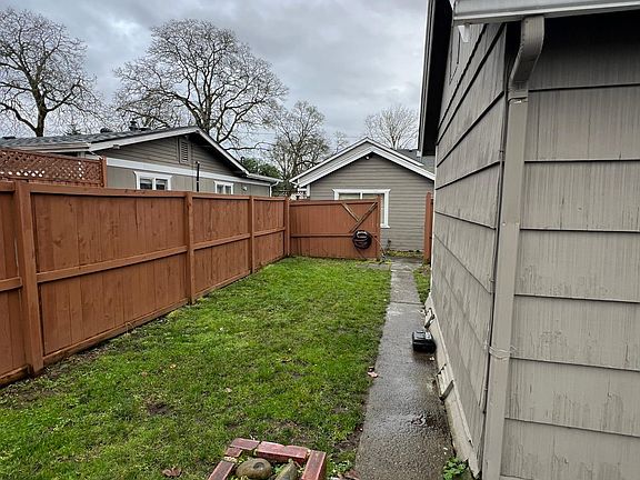 3rd image of 15217 Fern St SW