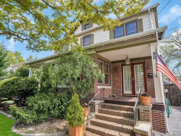 25 Jackson Avenue, Bayville, NY 11709
