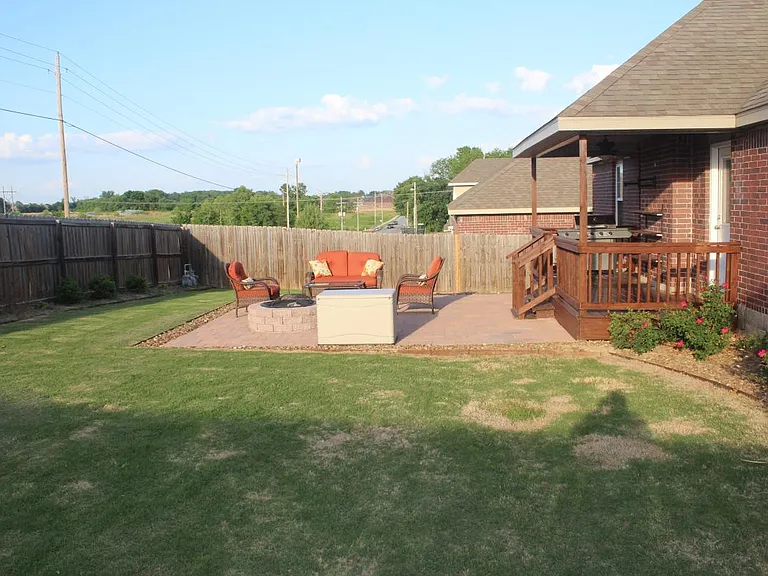 4702 SW Golden Eagle Ave — Photo 5