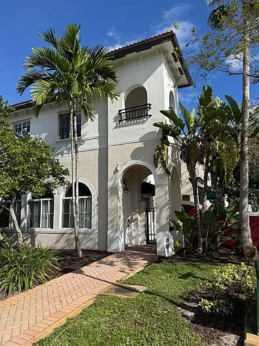 3633 NW 30th St Photo 1