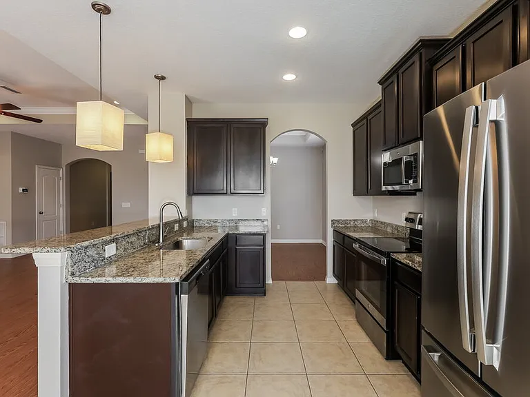 3911 Constantine Loop — Photo 8