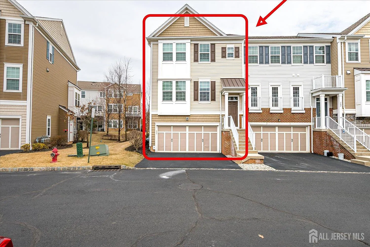 3 bed, 3.5 bath, 2256 sqft, $4,250 — Photo 1