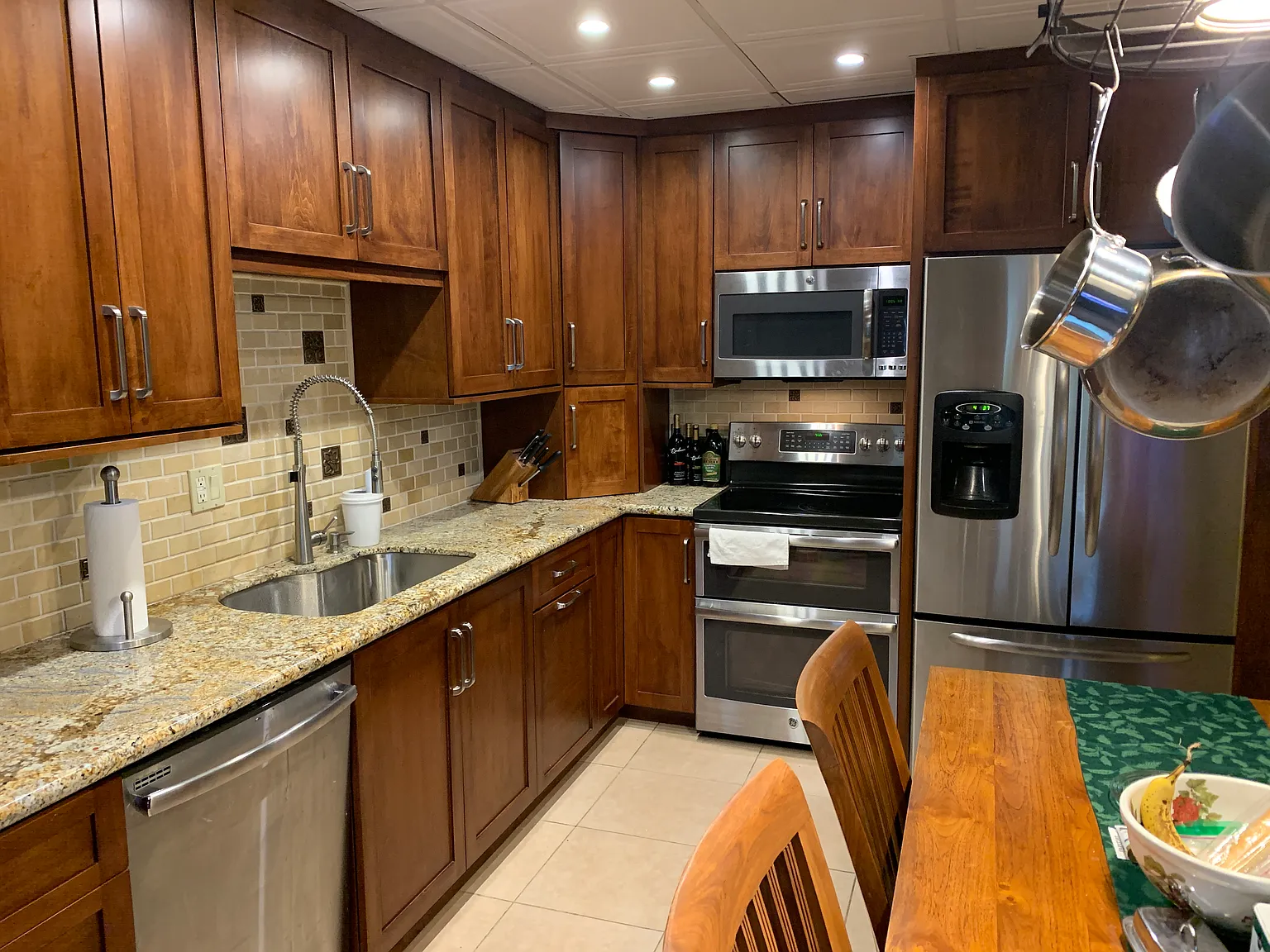 2 bed, 1.5 bath, 1009 sqft, $1,990 — Photo 2