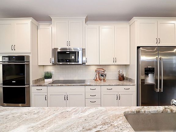 4th image of 44744 Tiverton Sq