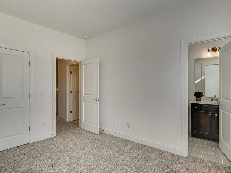 628 Thetford Aly — Photo 18