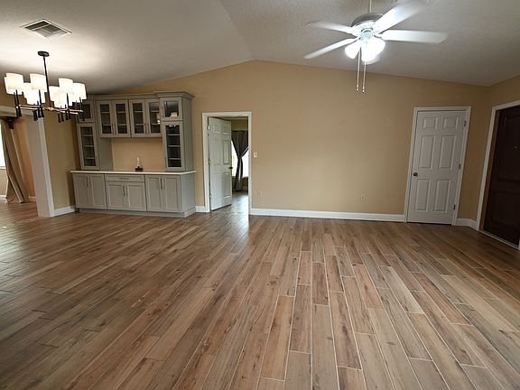 2nd image of 985 Quail Run