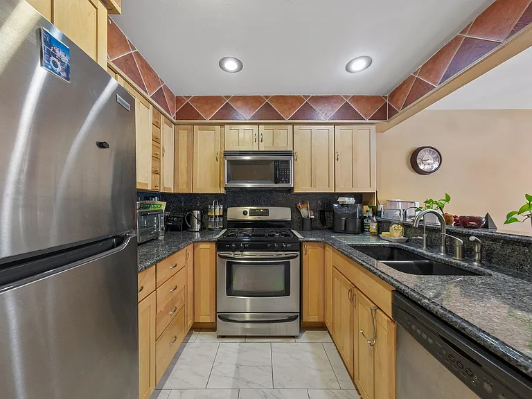 212 Westchester Ct #8 — Photo 10