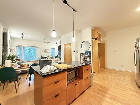5th image of 1407 N Wicker Park Ave #3