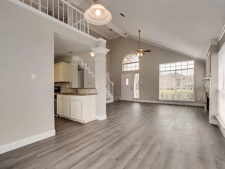 908 Stone Trail Dr — Photo 4