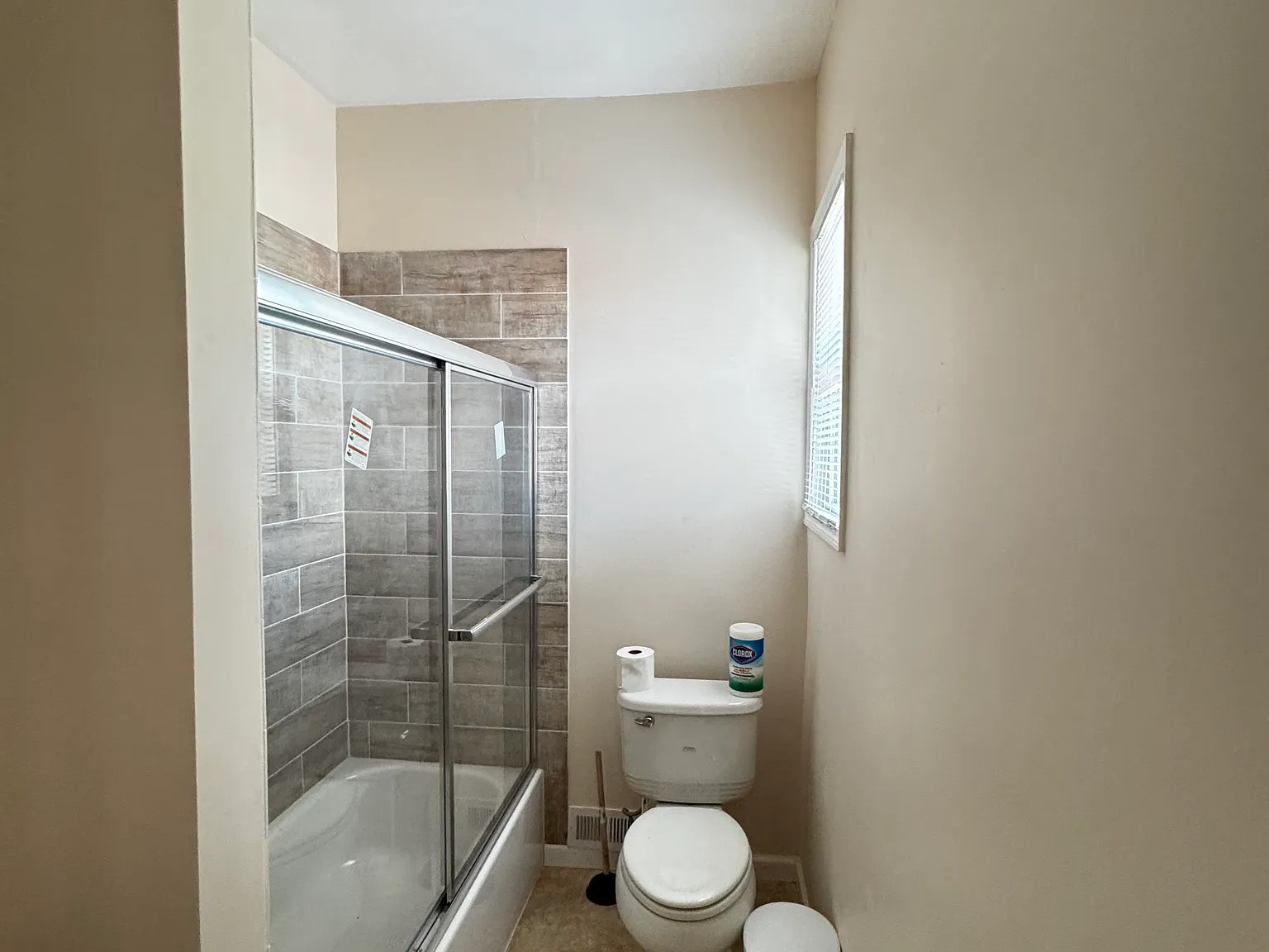 395 W Liberty St — Photo 2