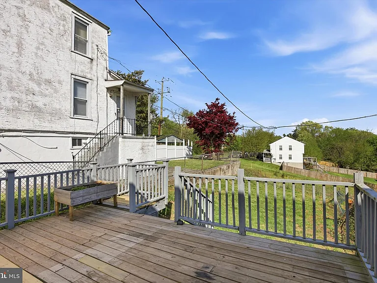 226 N Warren St — Photo 23