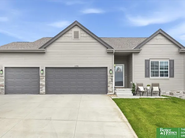 12004 S 107th Ave, Papillion, NE 68046
