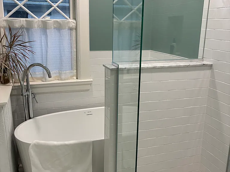 2nd floor bathroom detail