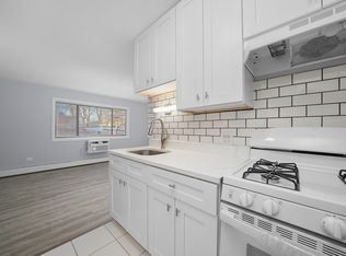 382 Pennsylvania Ave, Glen Ellyn, IL 60137