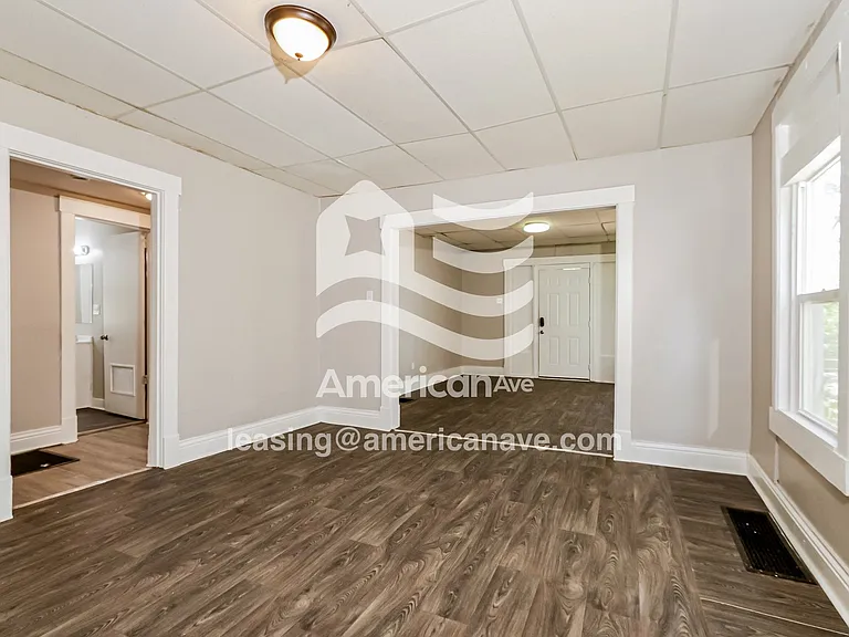 1371540_005_living_room_5.jpg