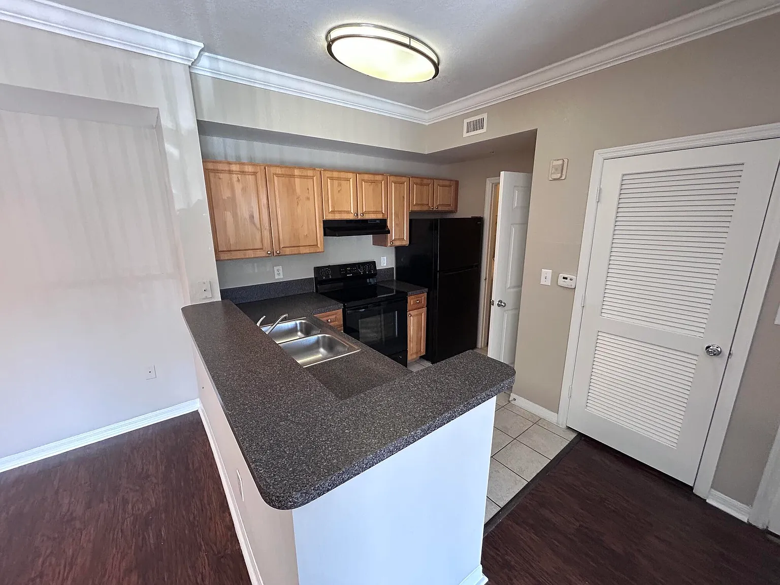 2 bed, 2.0 bath, 1079 sqft, $2,150 — Photo 4