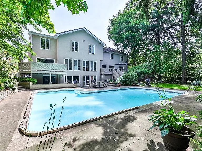 1430 Hurontario St #A — Photo 29